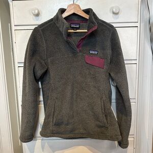 Patagonia Women's Grey and Maroon Pullover Sweater